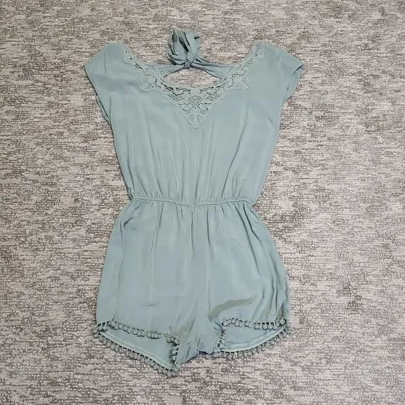 Shorts romper in sage green - Picture 5 of 12